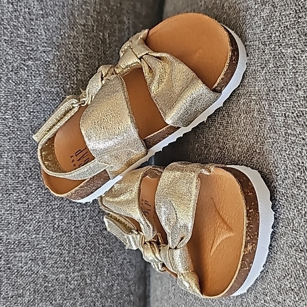 GAP Sandals Size 5T/6T